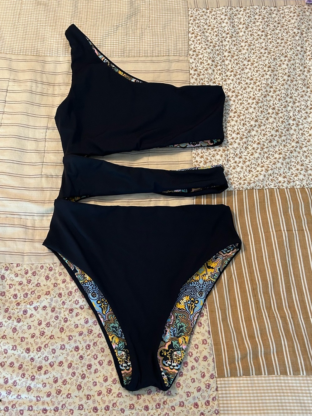 Maaji reversible black and floral swim suit size small